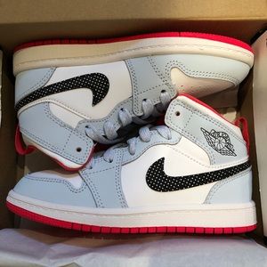 UNWORN NEW Jordan 1 mid “Half Blue”